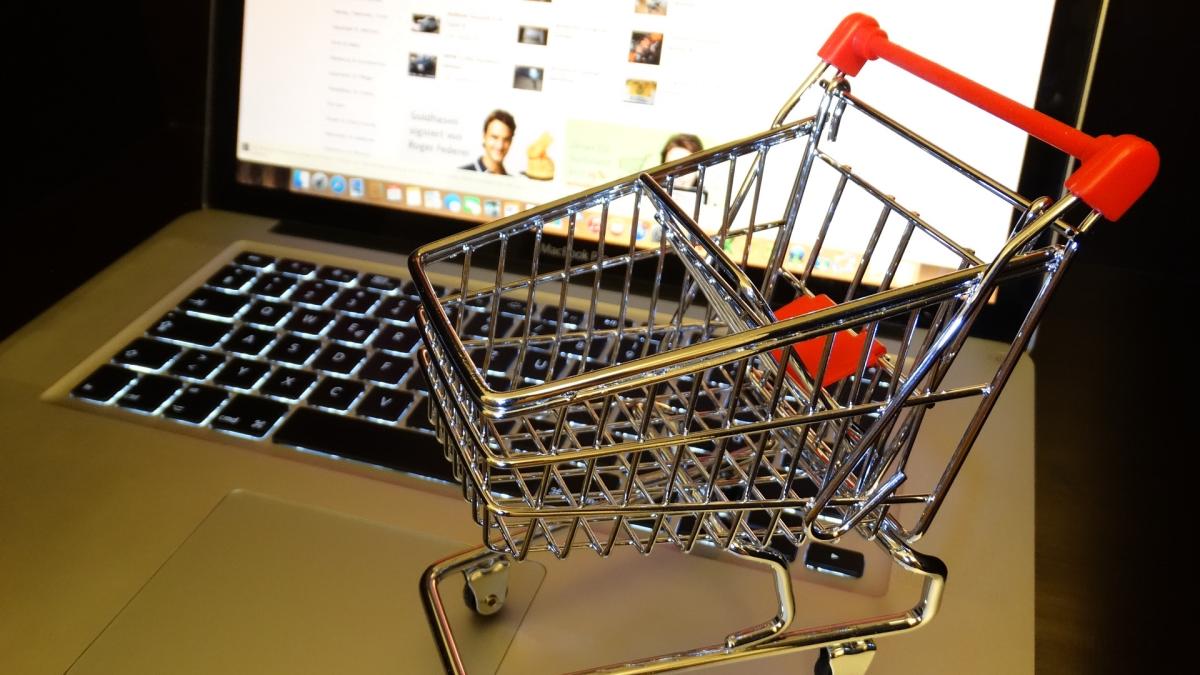 cumparaturi_online_laptop_internet_63232100