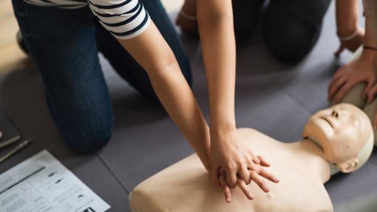 compresie_cardio_resuscitare_05034400