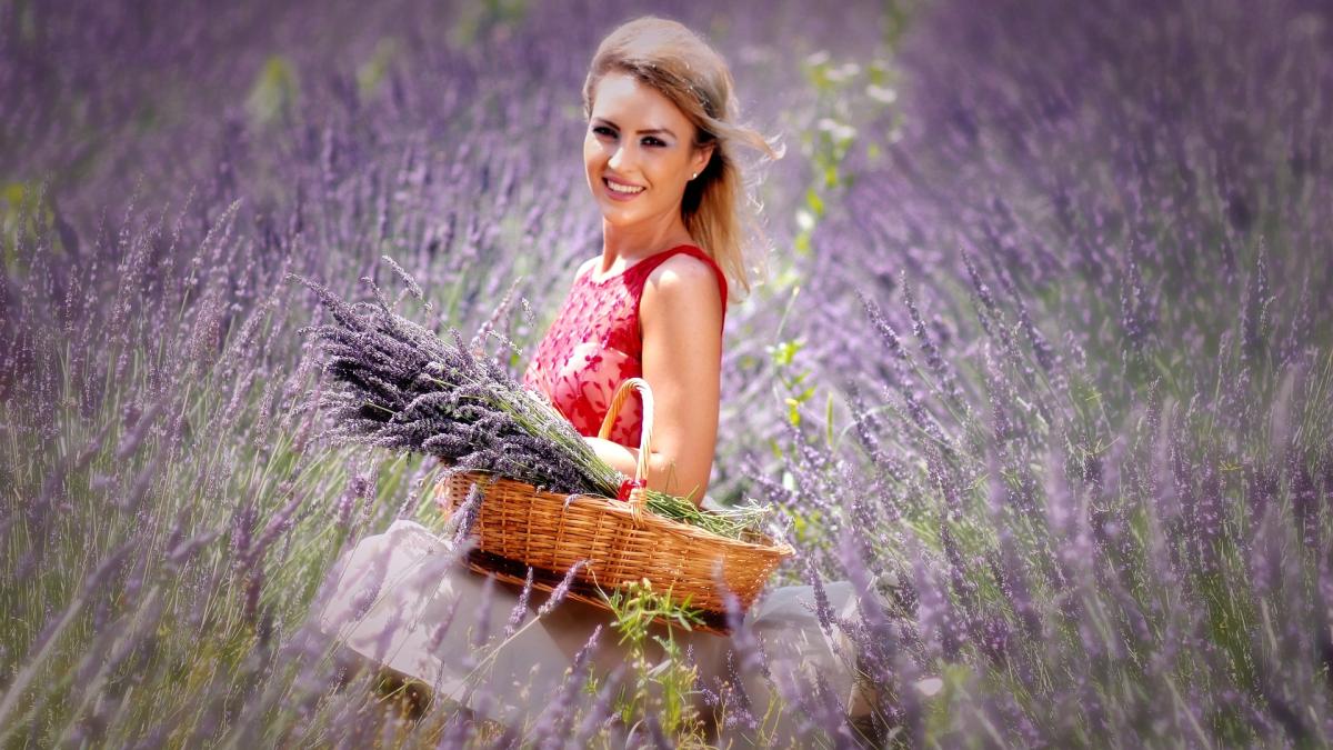 lavanda_fata_femeie_30182100