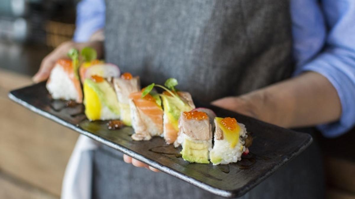 peste_sushi_somon_87907100