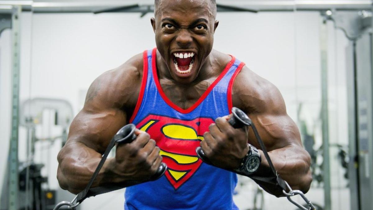 barbat_bodybuilding_greutati_antrenament_52638200