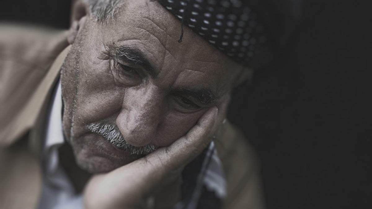 batran_singur_trist_dementa_alzheimer_parkinson_63445200