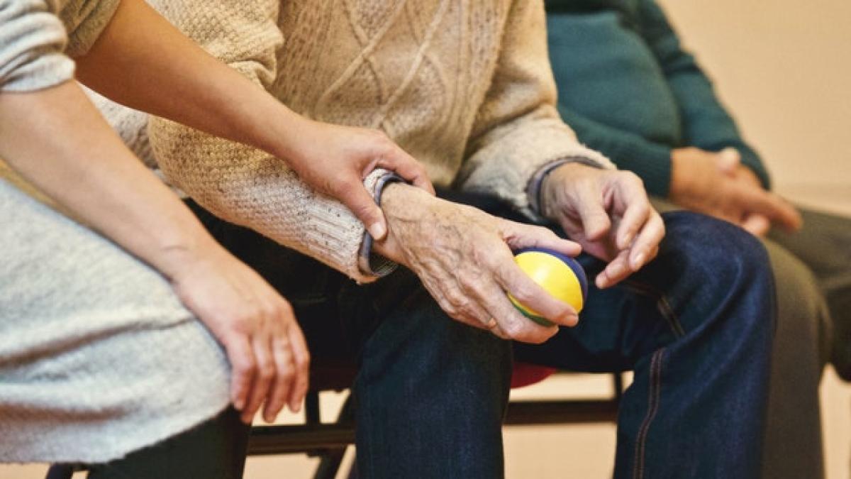 alzheimer_ingrijire_dementa_74135200