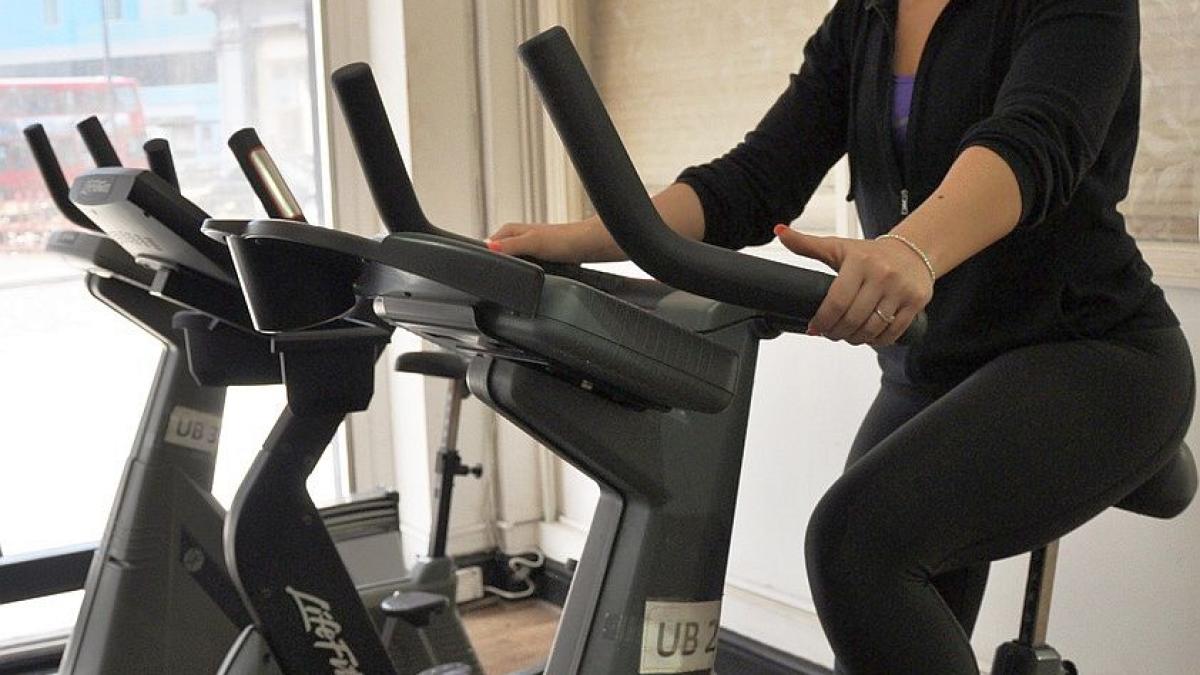 sala_bicicleta_fitness_exercitii_41137500