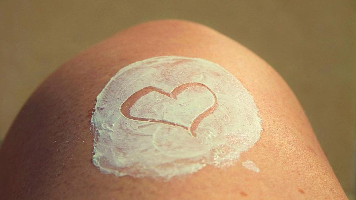 piele_crema_protectie_soare_plaja_46951100