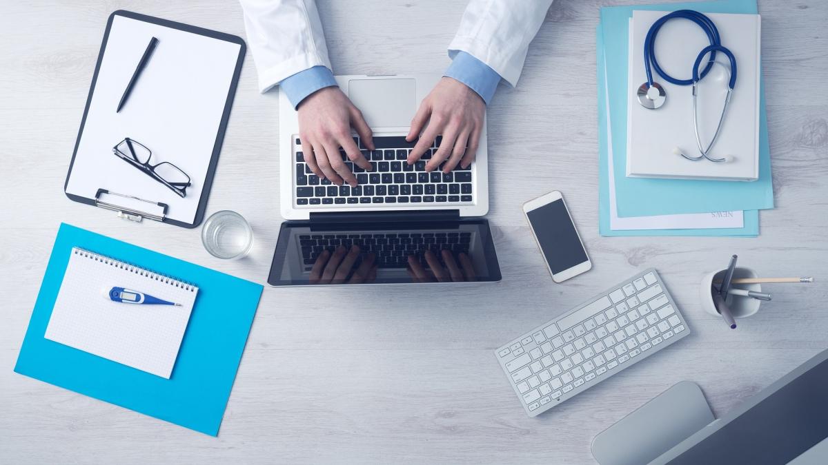 doctor_birou_computer_77671900
