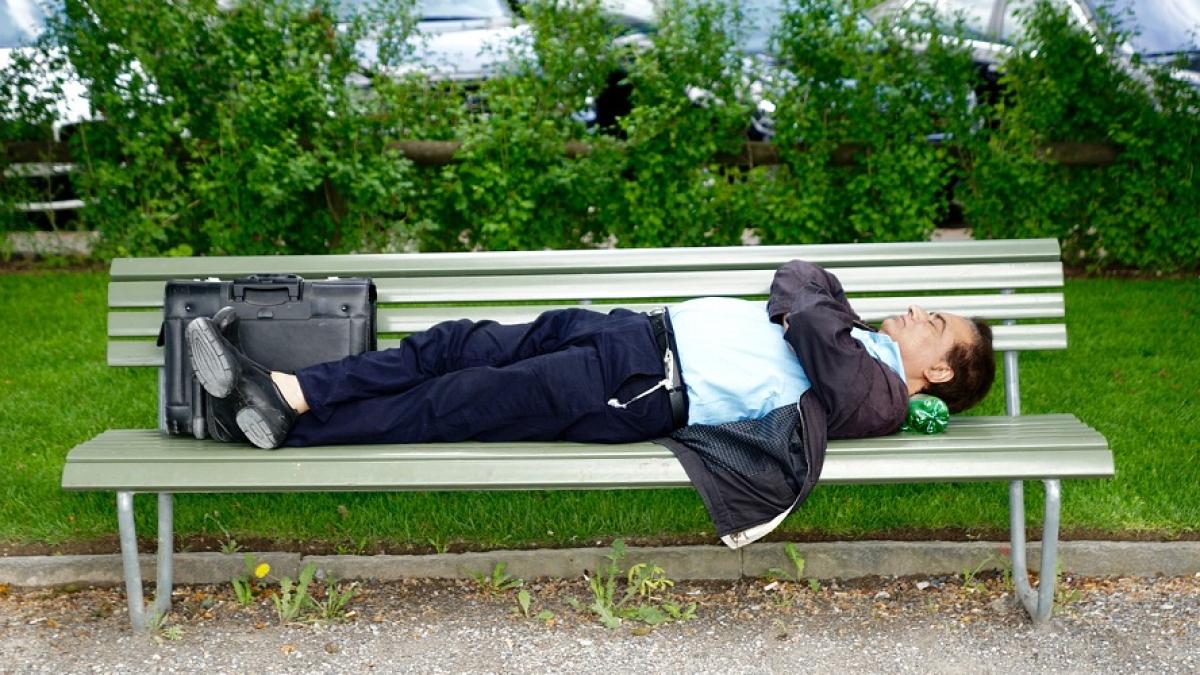 somn_banca_parc_barbat_76062000