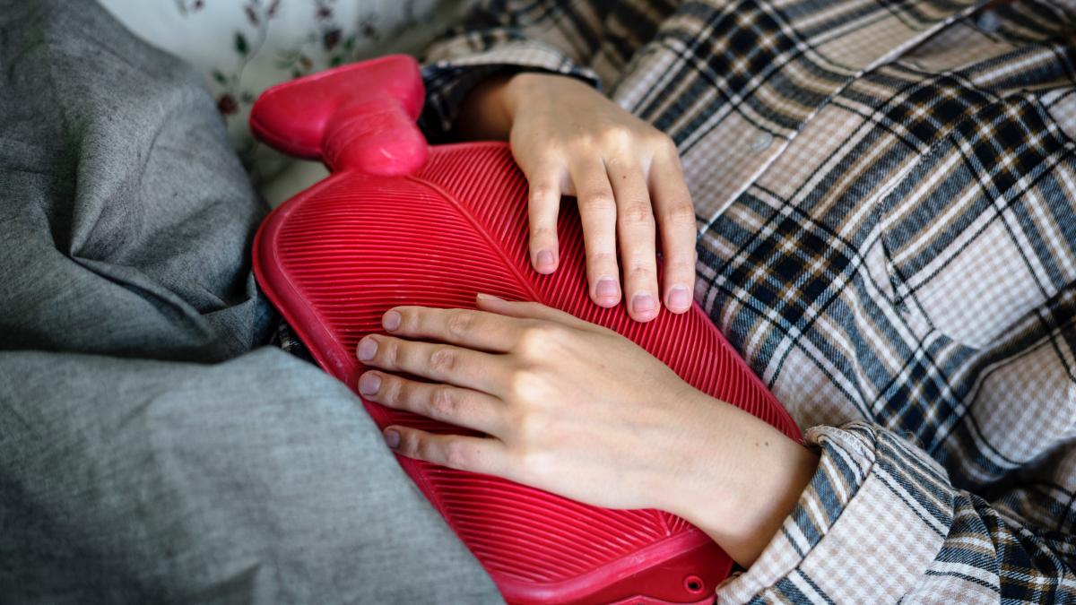 abdomen_compresa_calda_burta_dureri_56111500