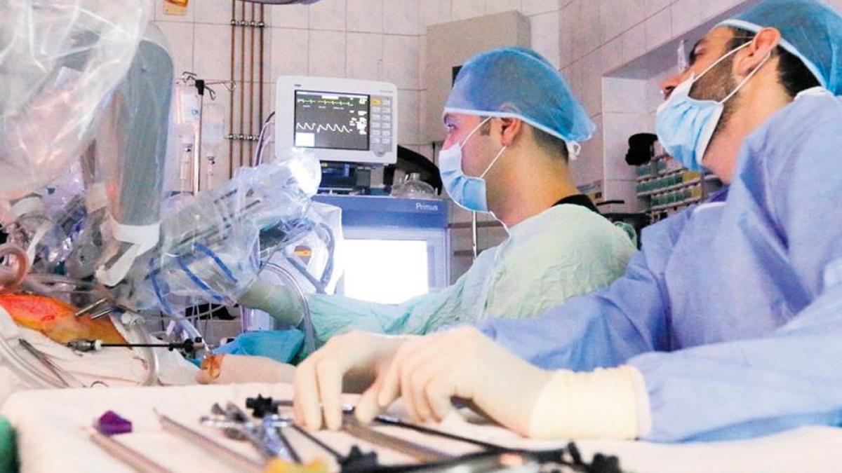 nefrectomie_partiala_robot_da_vinci_chirurgie_robotica_foto_suumc_27318700