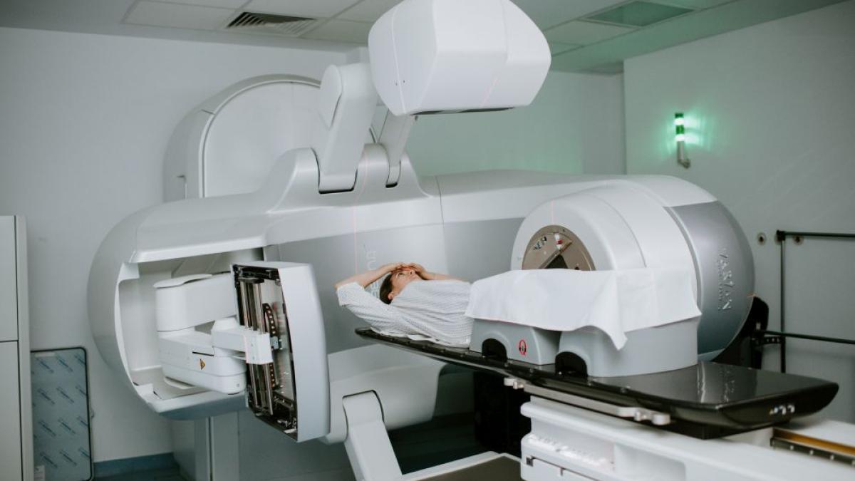 radioterapie_aparat_miscare_pacient_sanador_1_94330900
