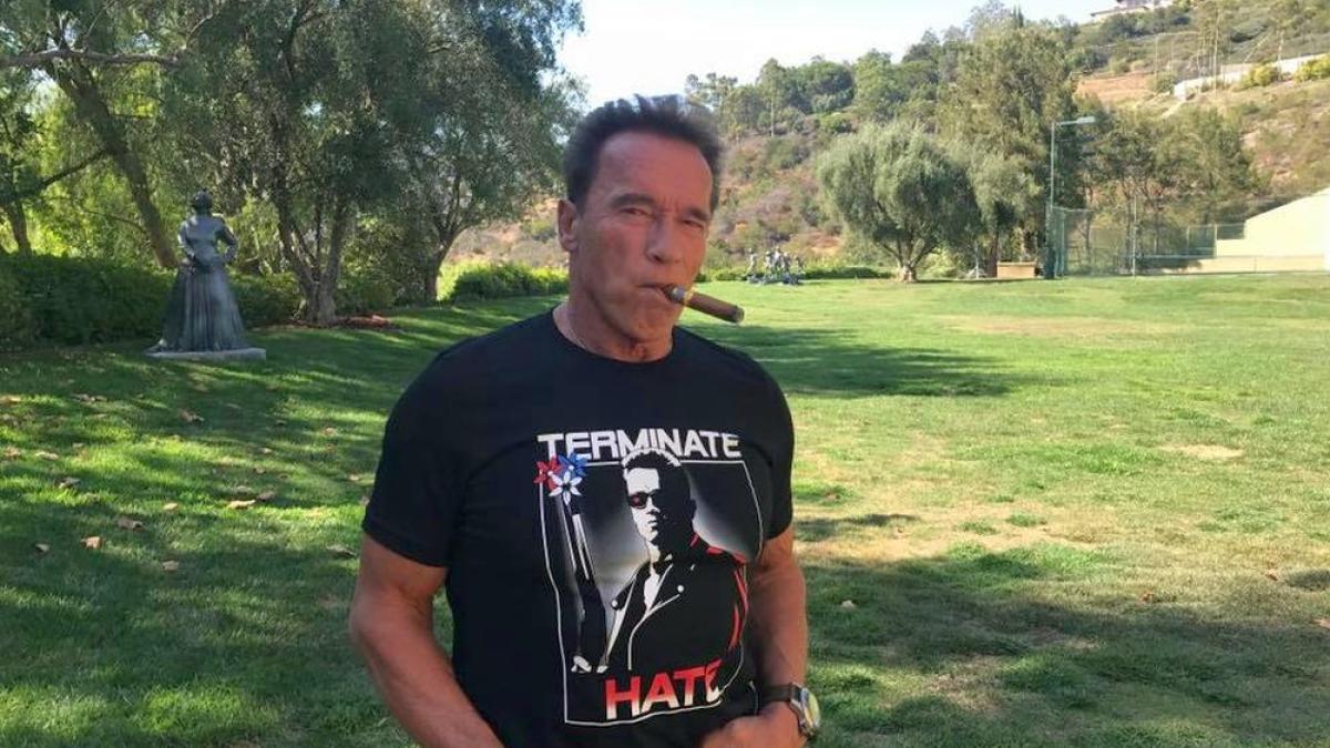 arnold_schwarzenegger_cu_trabucul_foto_facebook_31302900