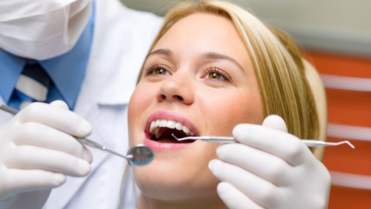 dentist_stomatolog_dinti_implant_34729000