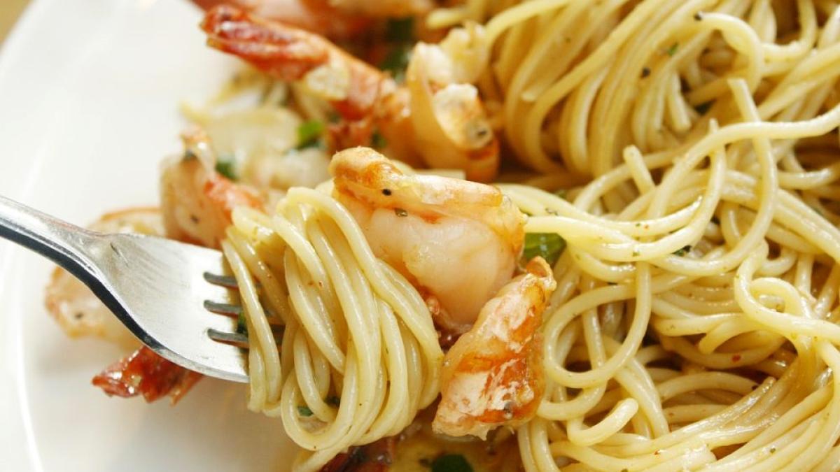 alimente_mancare_colesterol_paste_carbohidrati_creveti_03427400