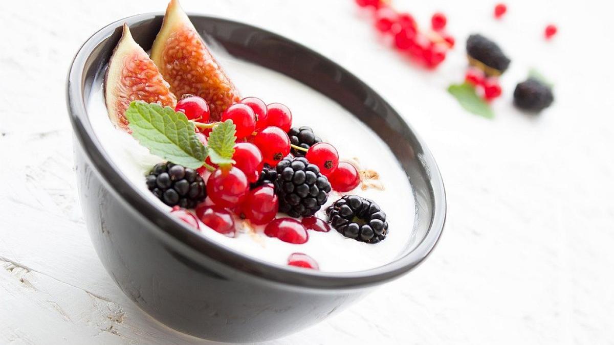fructe_padure_desert_dieta_slabire_iaurt_72893500