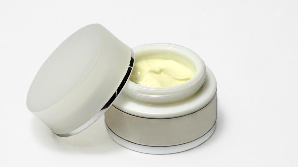 cream_1327847_1280_85379600