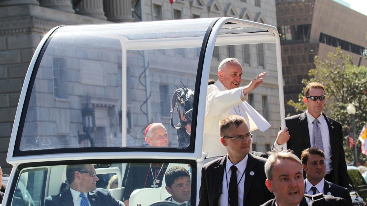 pope_2377985_1280_19142400