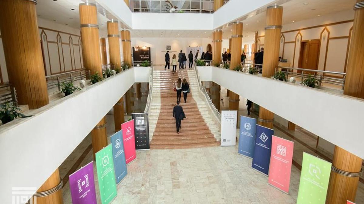 universitatea_transilvania_interior_40729200