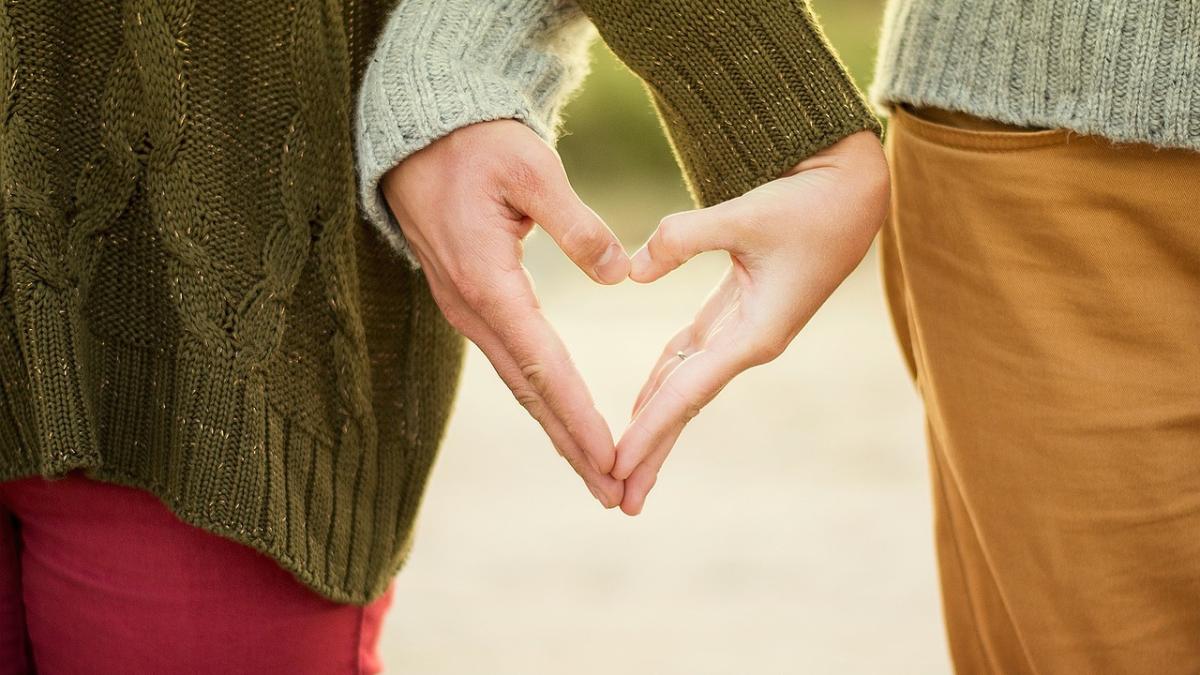 hands_1150073_1280_49290300
