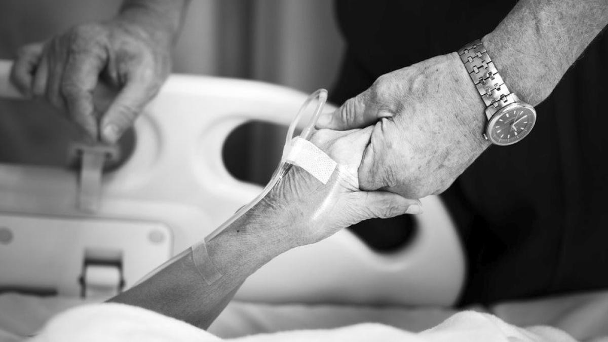 bolnav_pacient_spital_branula_66148100