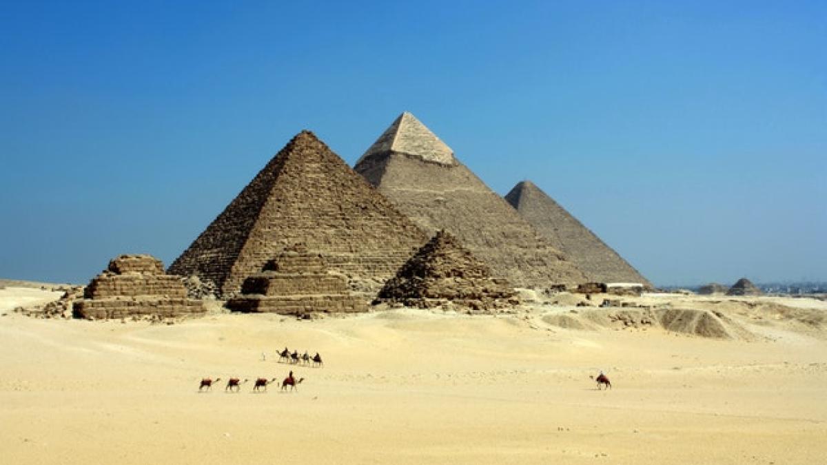 piramide_nisip_camile_egipt_26401800