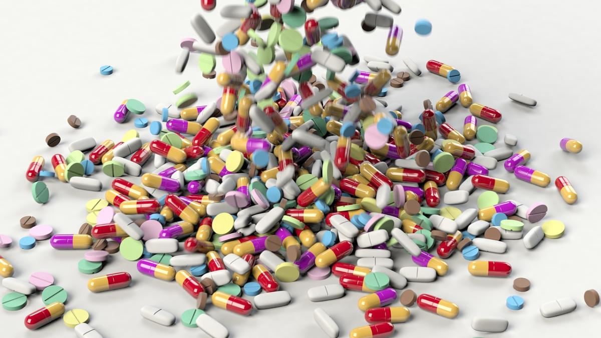 pills_3673645_1280_83778700