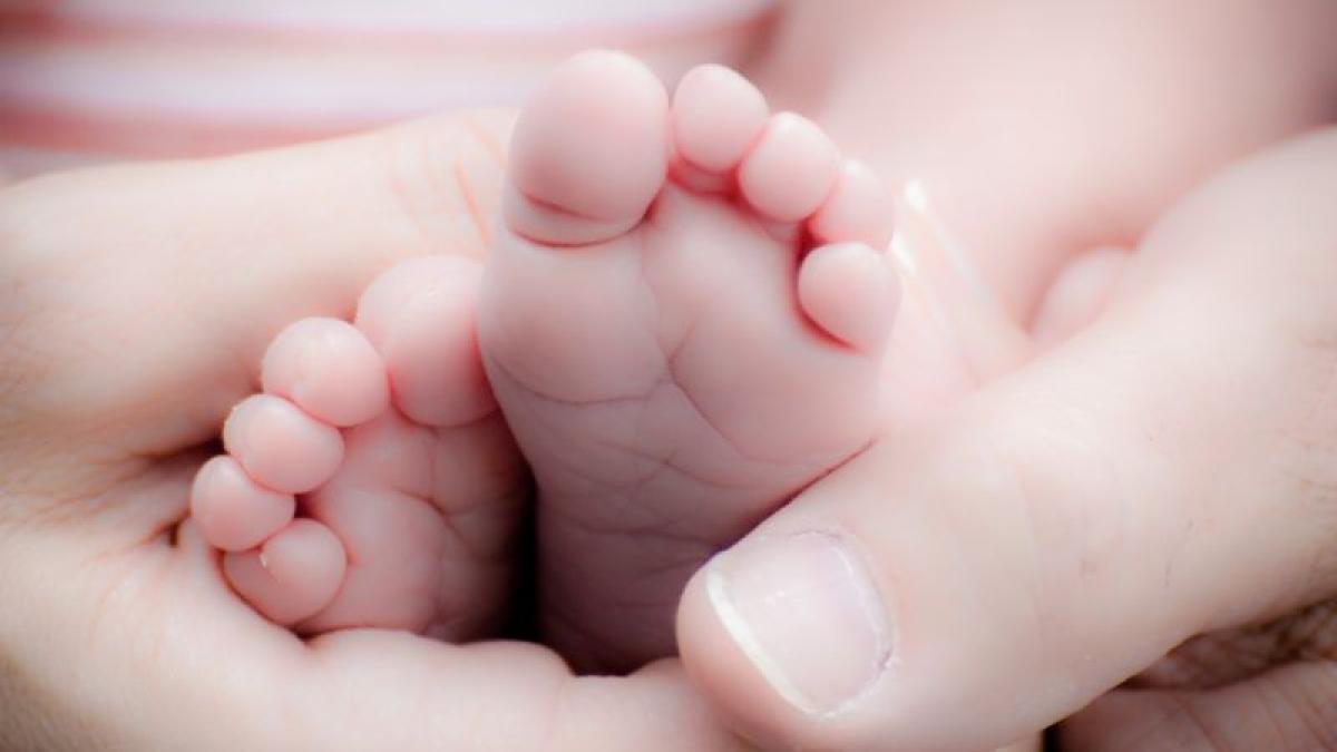 adorable_baby_baby_feet_266011_99749600