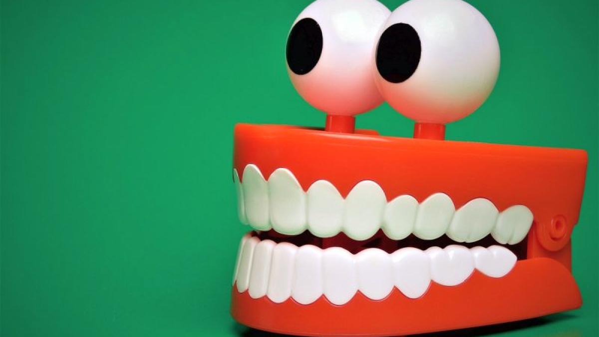 dentist_stomatolog_dinti_53058300