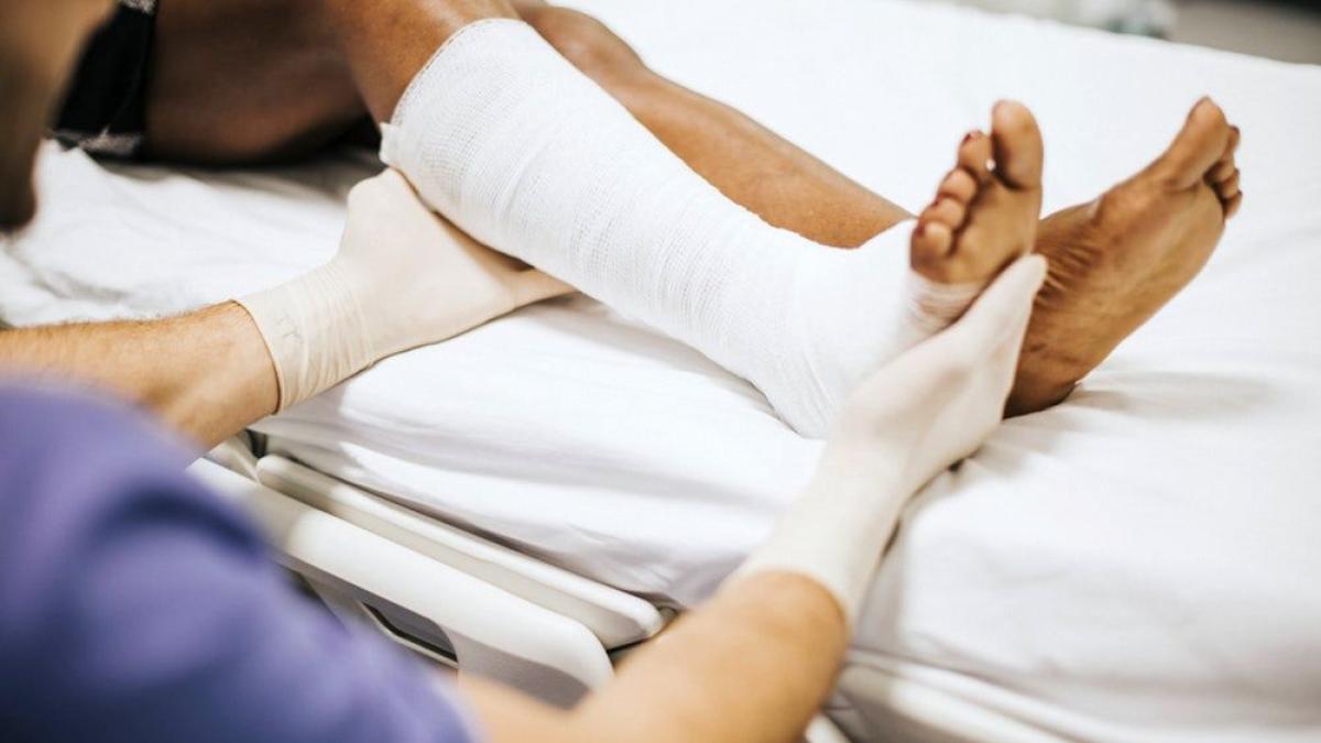 picior_durere_bandaj_gips_42856800