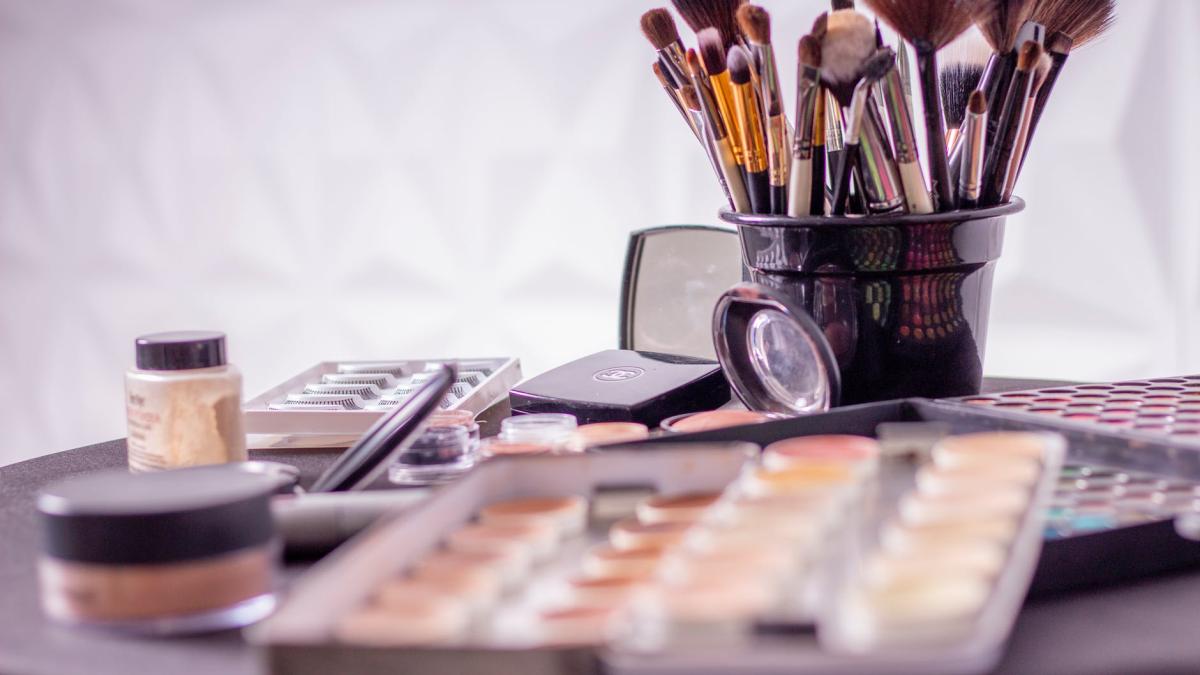 machiaj_makeup_brush_52564400