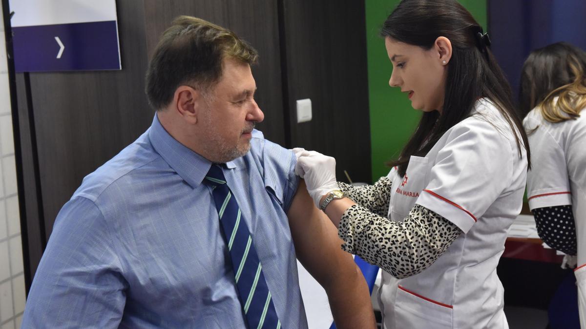 prof_univ_dr__alexandru_rafila_se_vaccineaza_antigripal_58995000