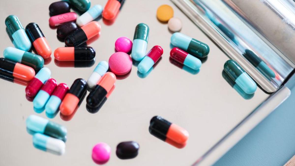 addiction_antibiotic_aspirin_860378_82161900