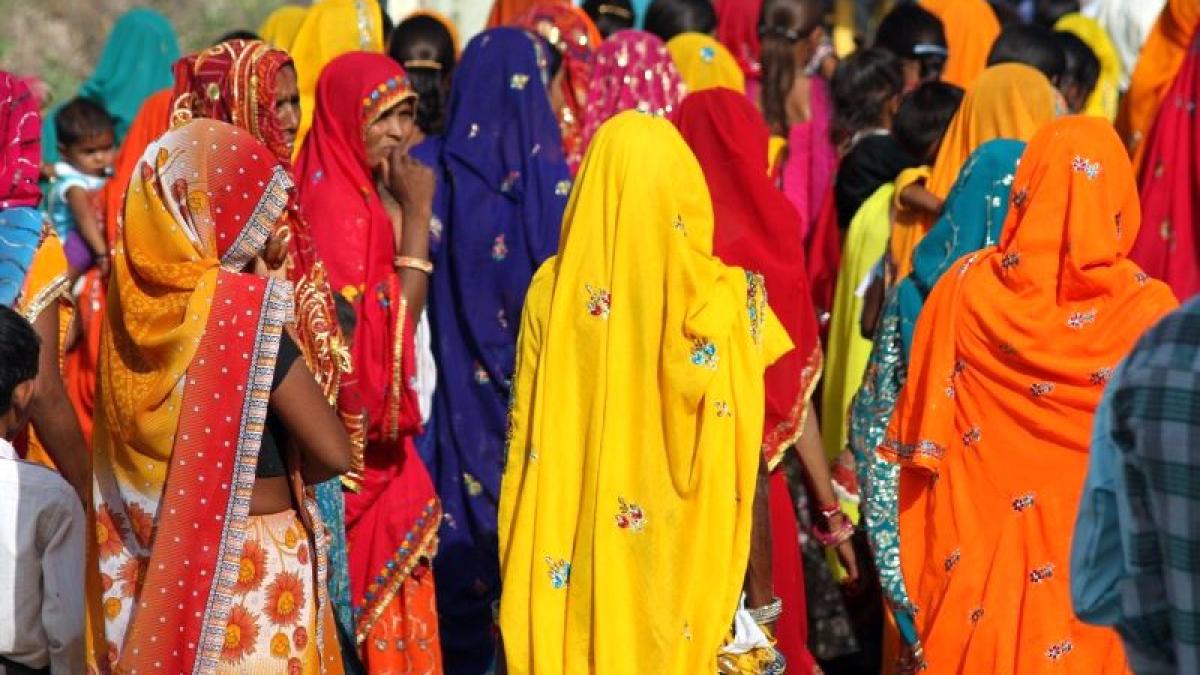 india_femei_sari_75669600