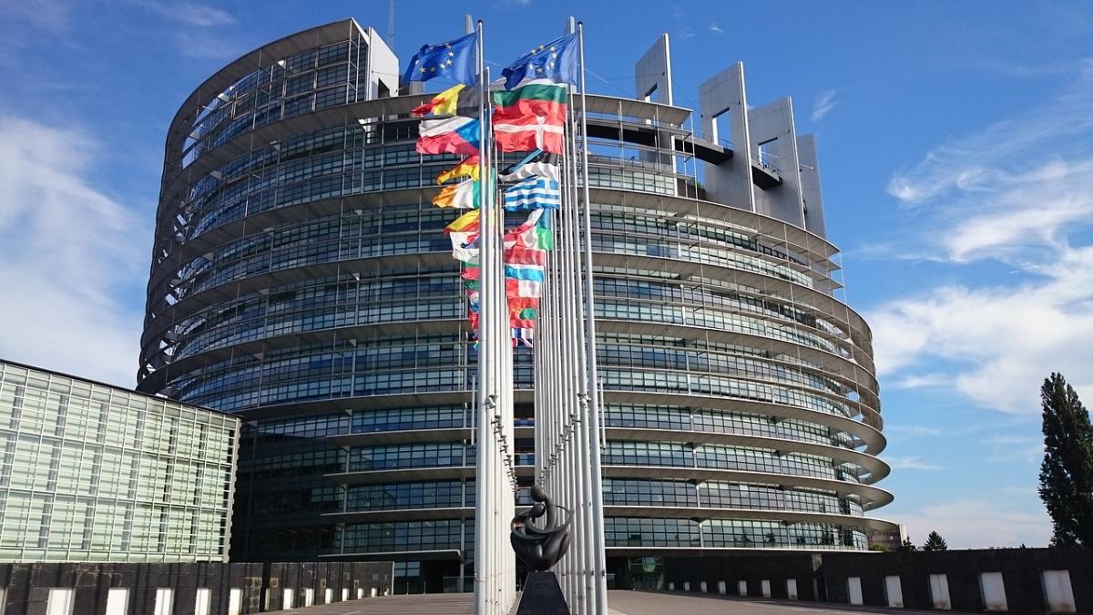 european_parliament_83282600