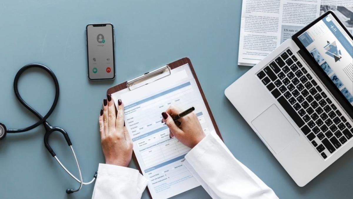 telefon_laptop_medic_garda_permanenta_38701500