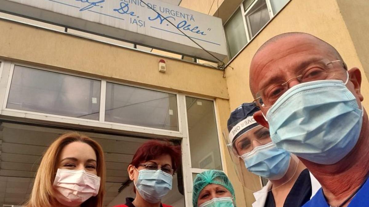 tudor_ciuhodaru_si_colegii_sai_de_la_spitalul_clinic_de_urgenta_din_iasi_76446500