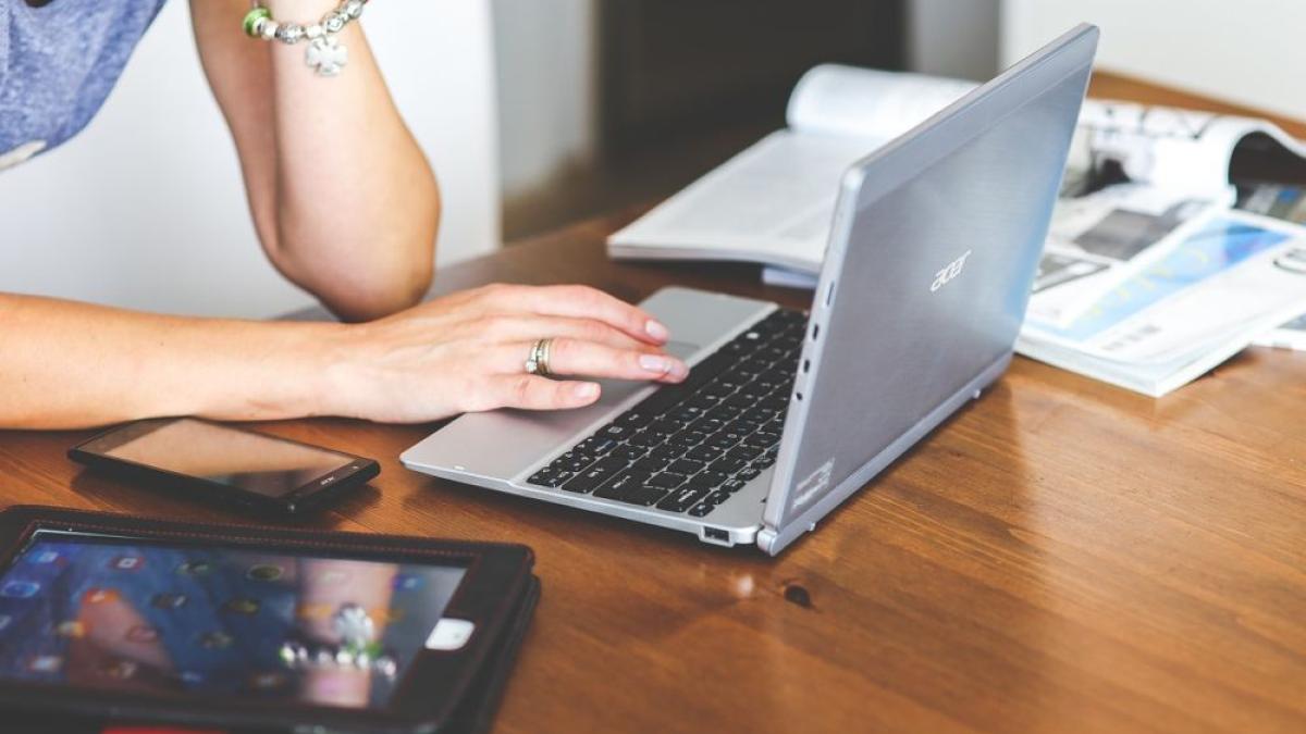 telefon_laptop_tableta_03321000