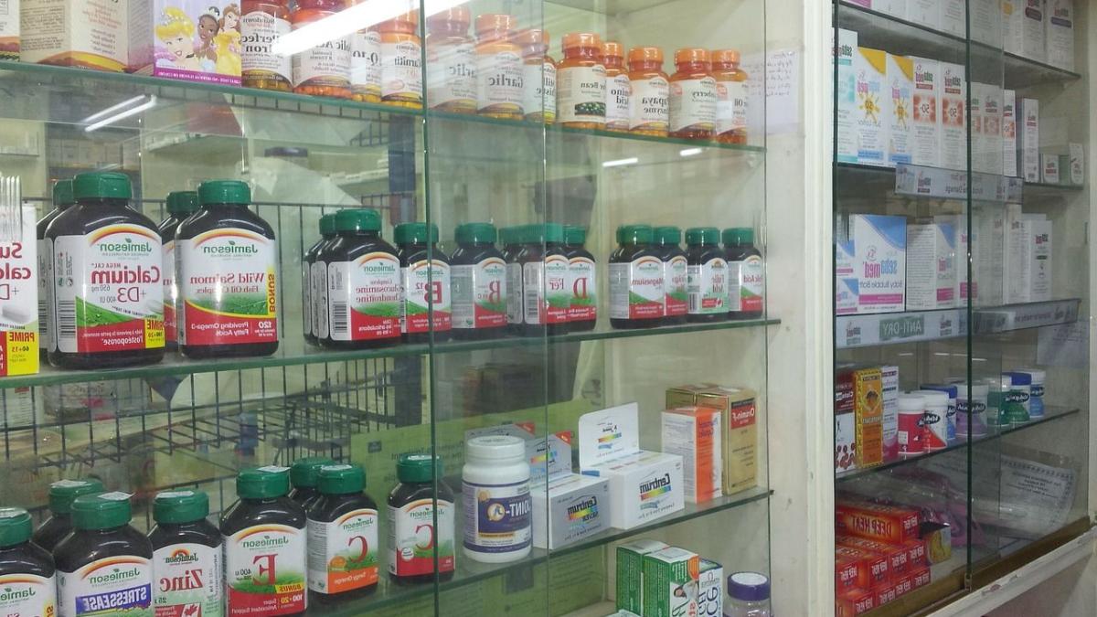 farmacie_rafturi_medicamente_73161600