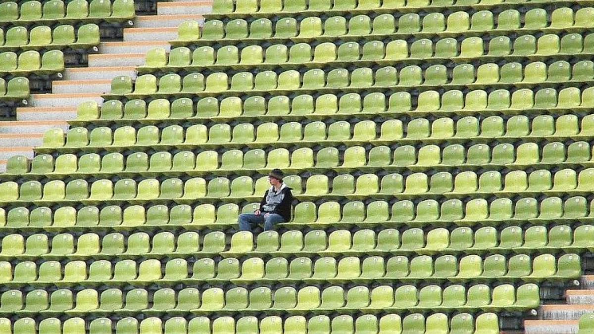 stadion_tribuna_96575600