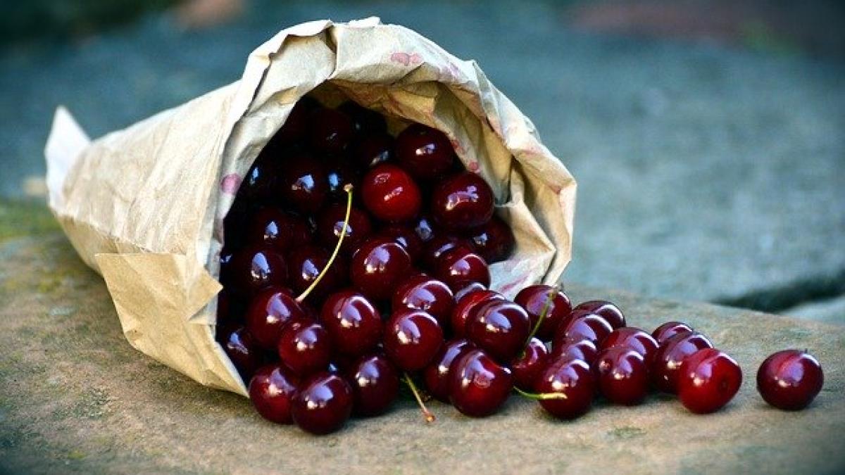 cherries_3522365_640_09023900