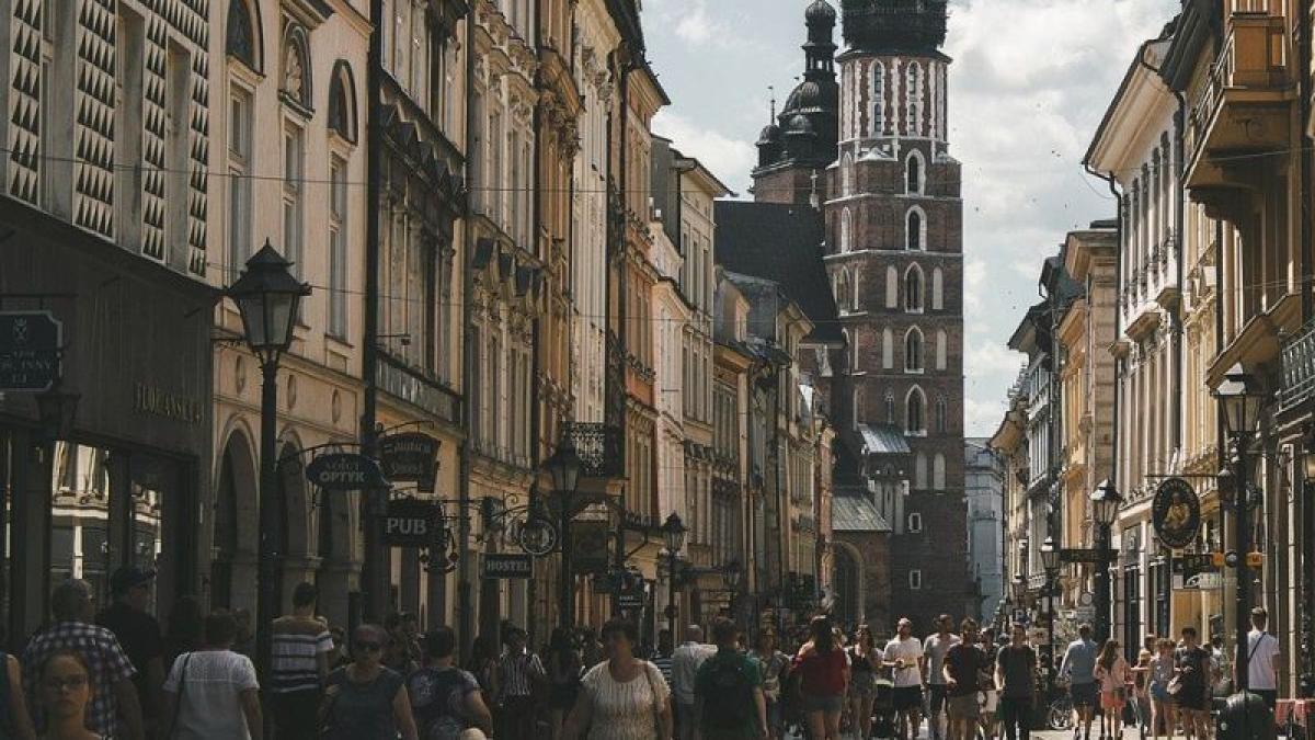 strada_oameni_krakovia_10555400