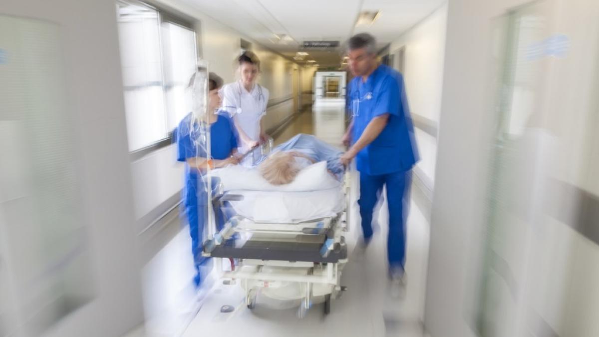 spital_medic_asistenta_medici_urgenta_bolnav_pacient_53837800