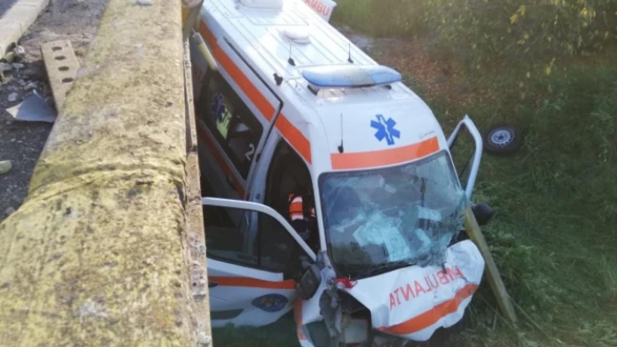 ambulanta_cazuta_in_rapa_11511000