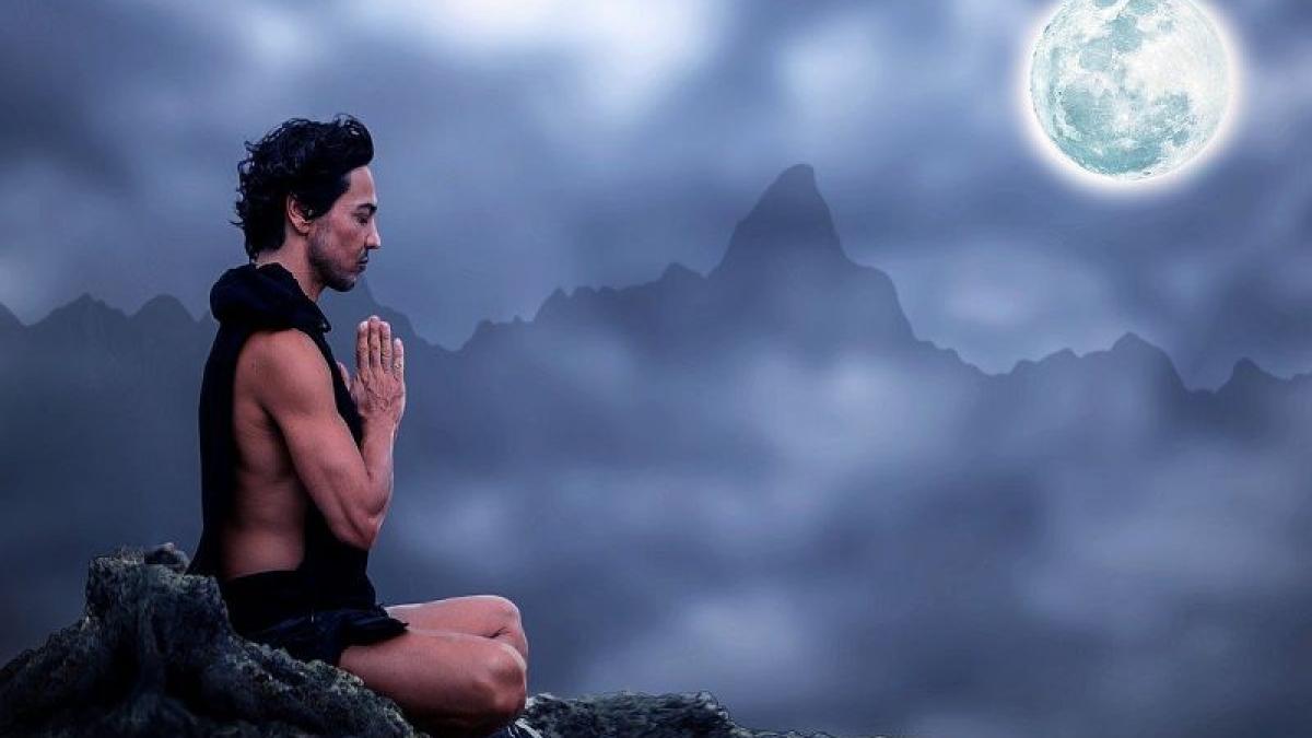meditatie_yoga_noapte_92258300