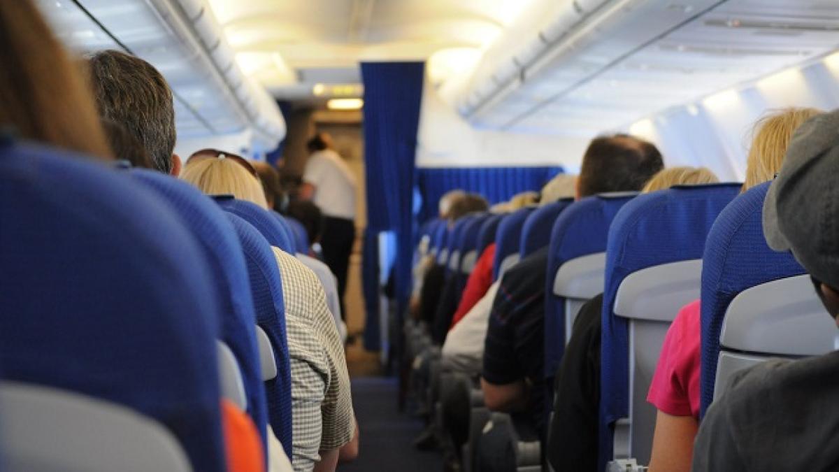 flying_people_sitting_public_transportation_61428100