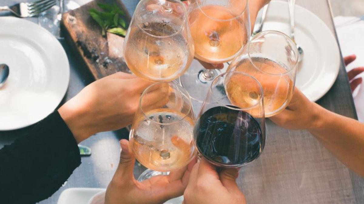 celebration_cheers_drinking_glasses_1097425_54238500