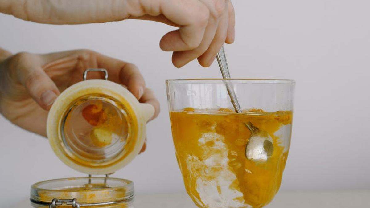 turmeric-limonada_77993900