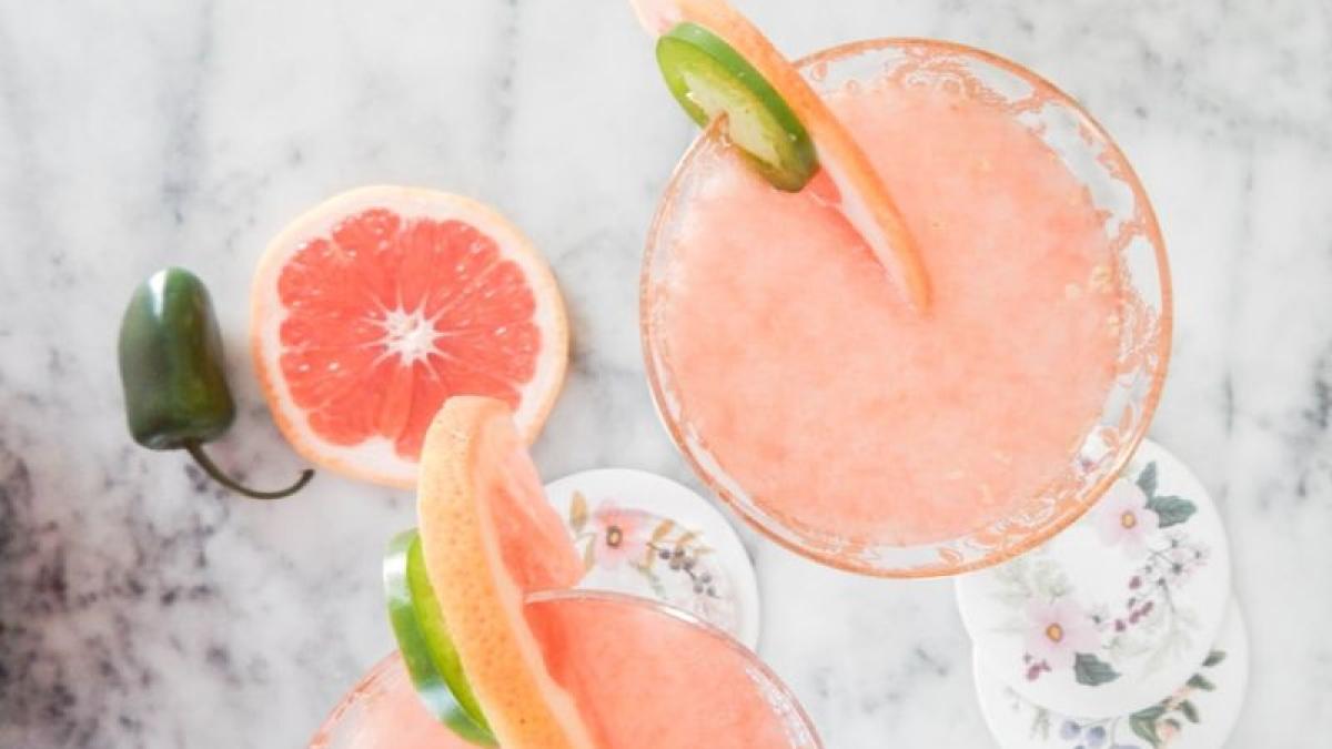 bautura-roz-grapefruit-christine-trant-unsplash_45313000