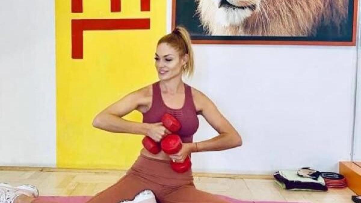 valentina-pelinel_90761800