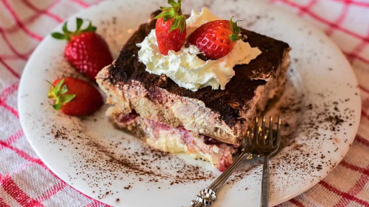 tiramisu-capsuni-desert_46254900