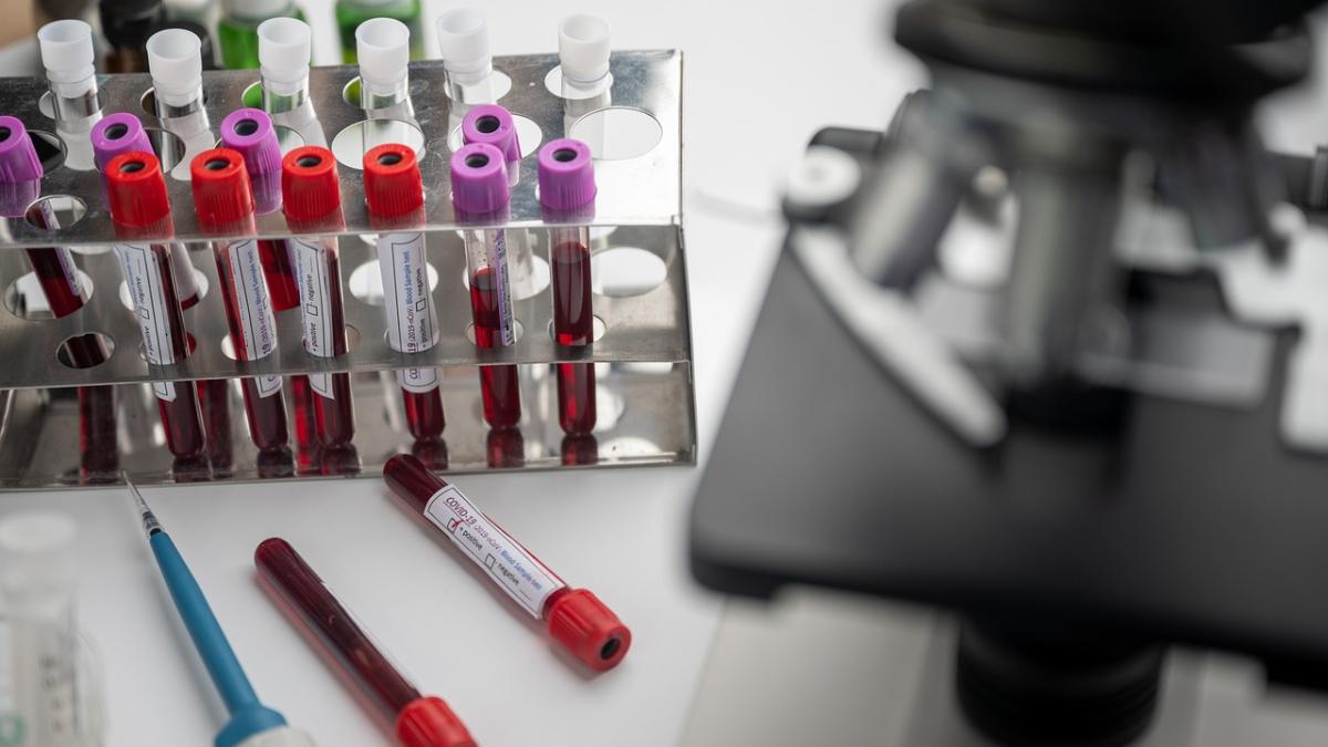vaccine-astrazeneca_06978900